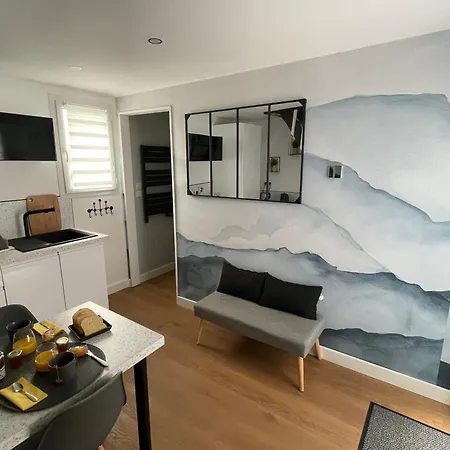 Proche Zenith & Polyclinique Apartman *